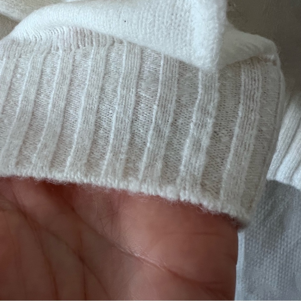 NWT Banana Republic Cozy Alpaca V Neck Sweater in White size Small - Picture 7 of 14